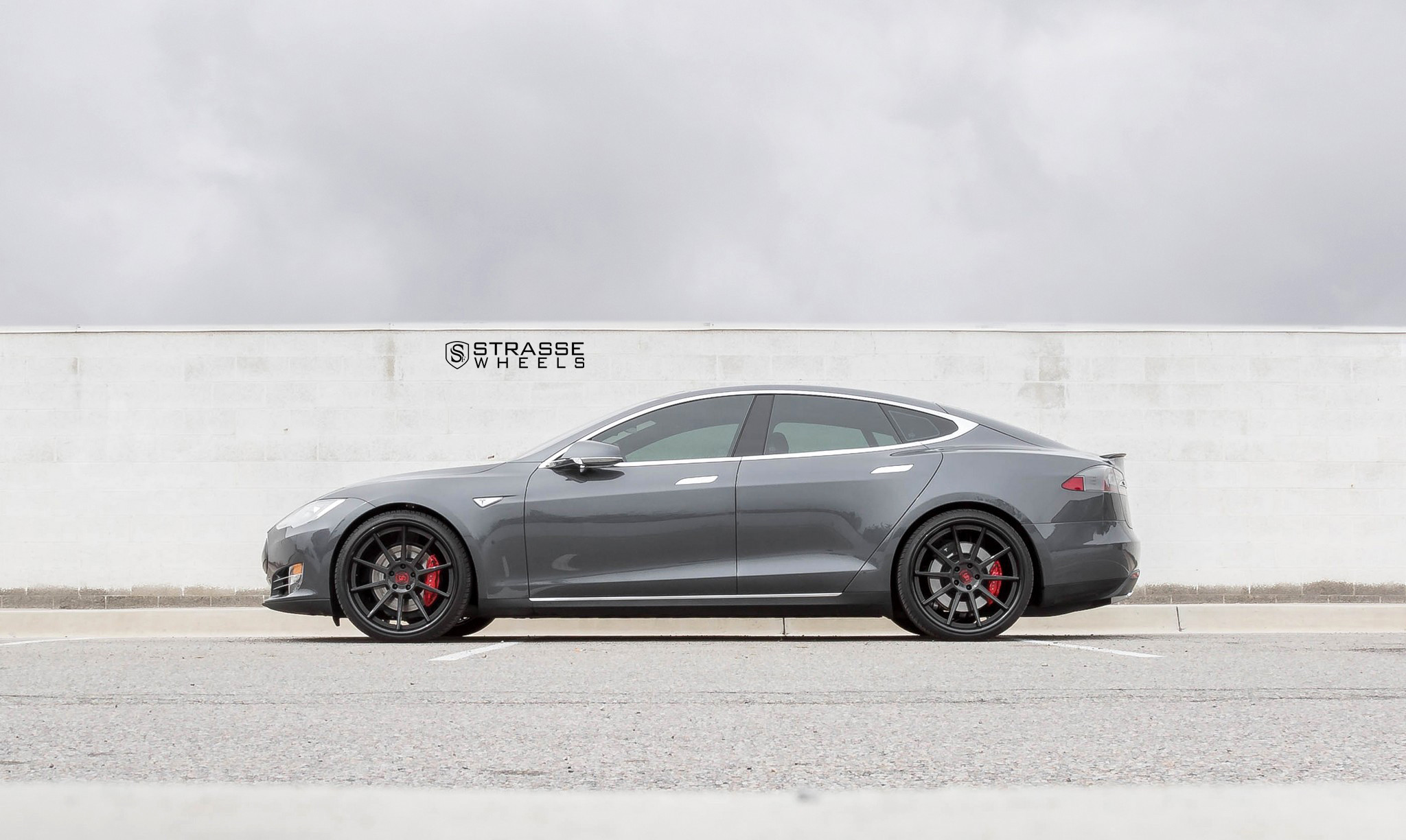 Gray Tesla Model S with Aftermarket Side Skirts - Photo by Strasse Forged