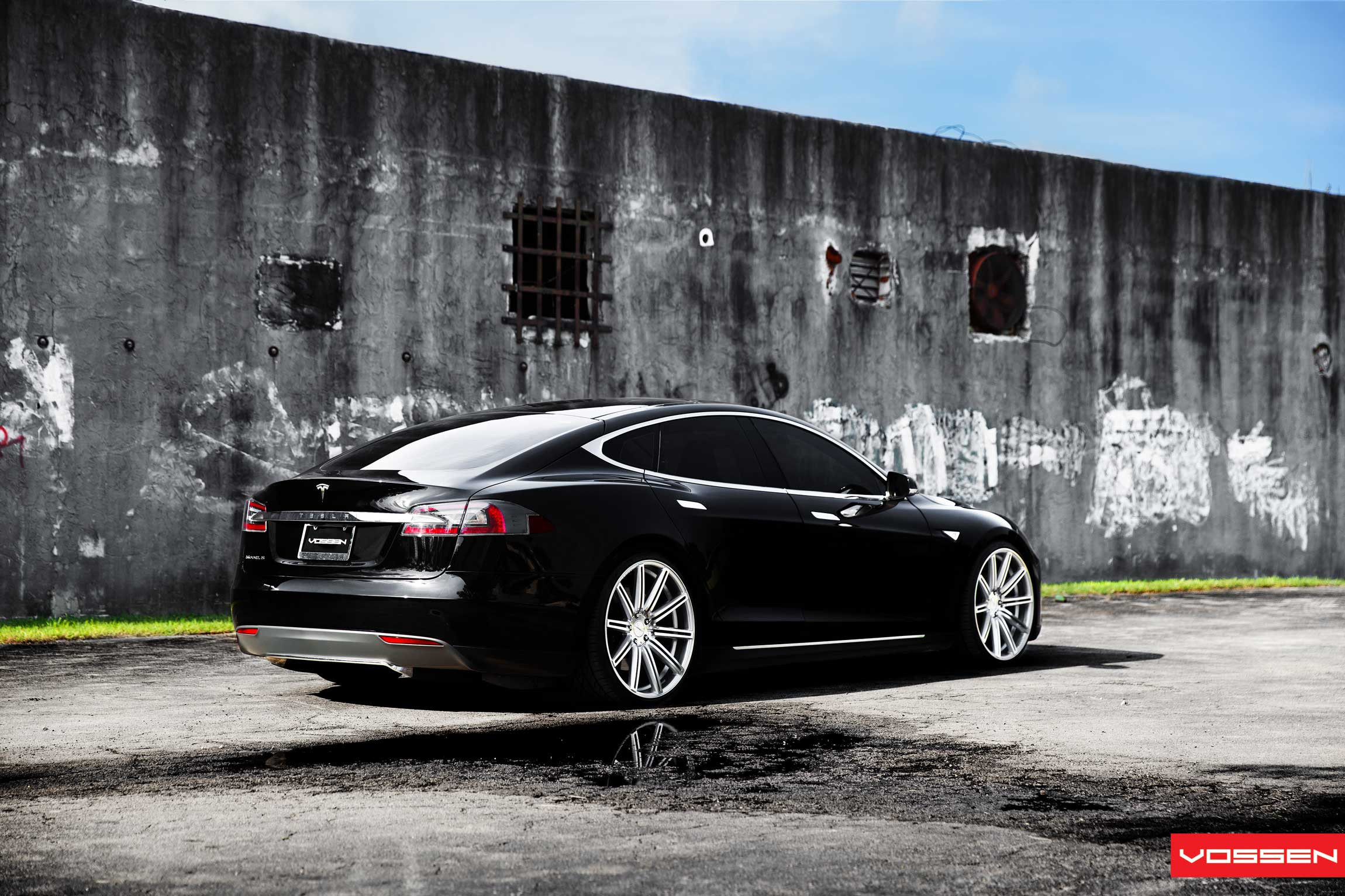 Rear Diffuser on Black Tesla Model S - Photo by Vossen