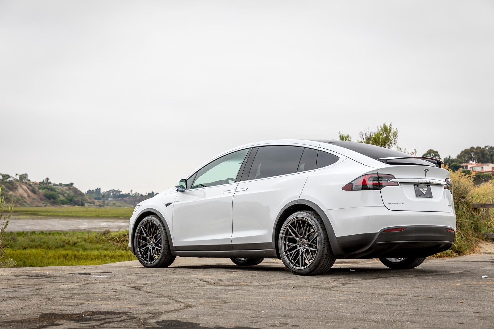 Custom Style Rear Spoiler on White Tesla Model X - Photo by Vorstiner