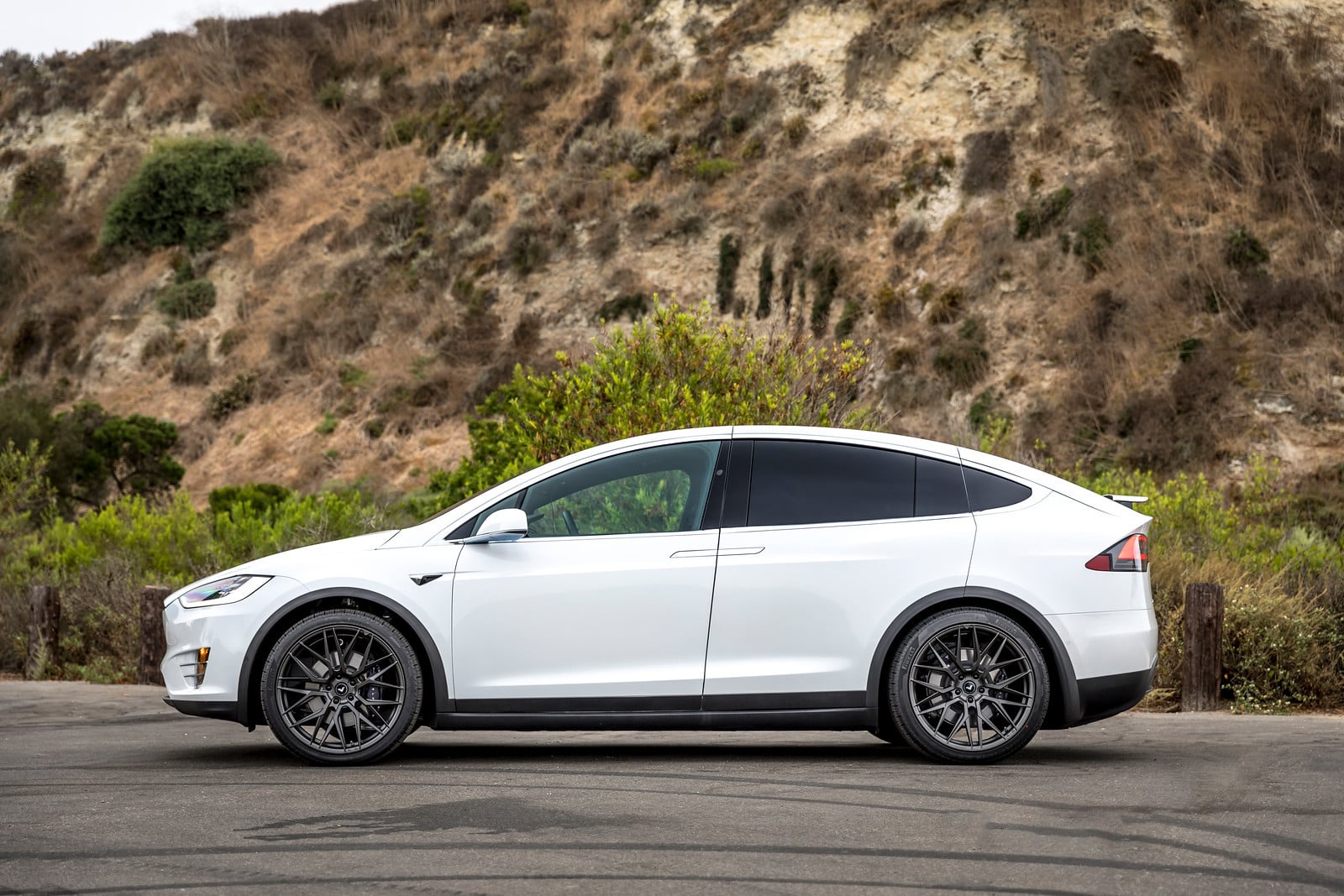White Tesla Model X with Aftermarket Side Skirts - Photo by Vorstiner