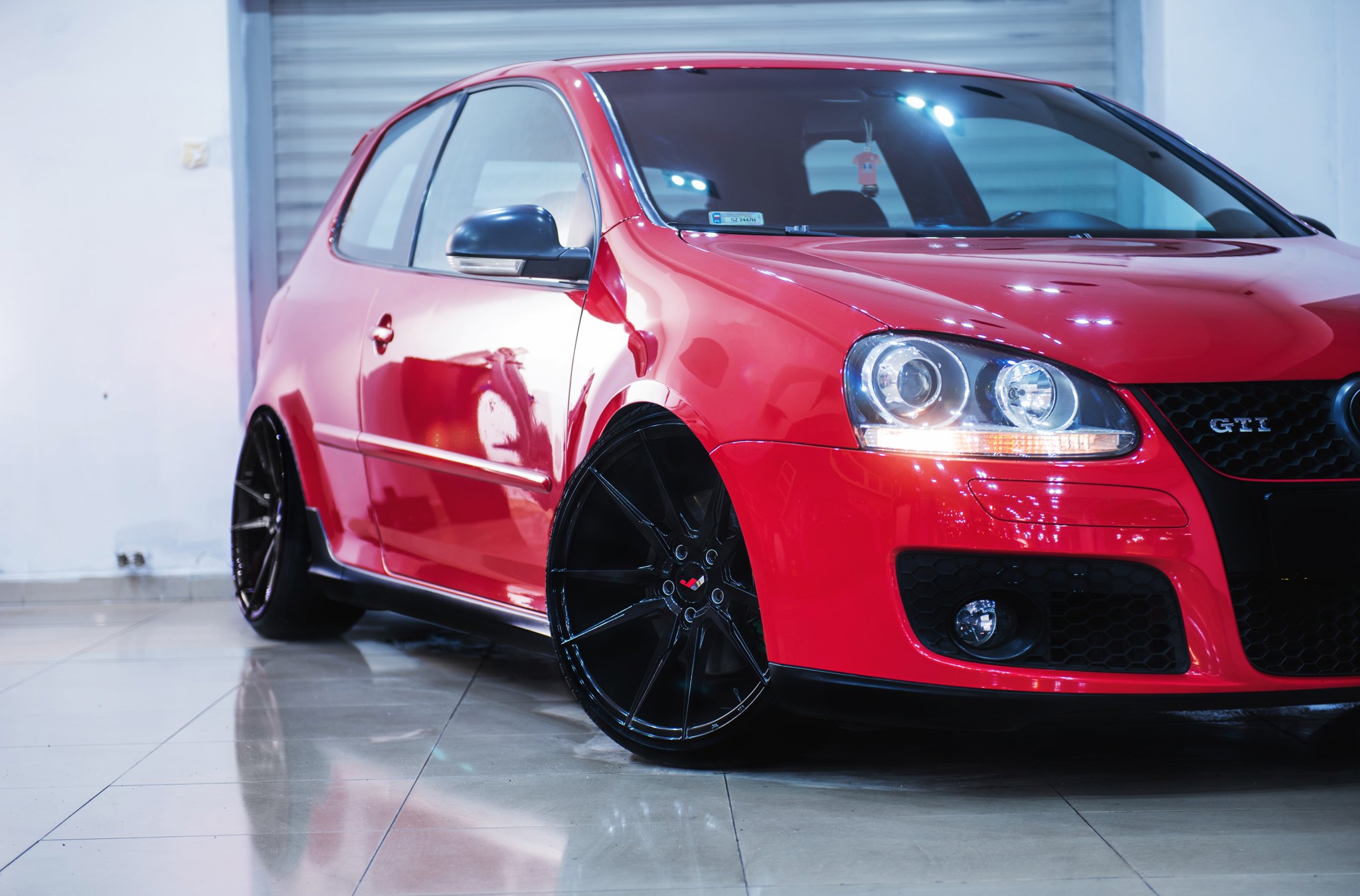 Volkswagen Golf 6 GTI красный