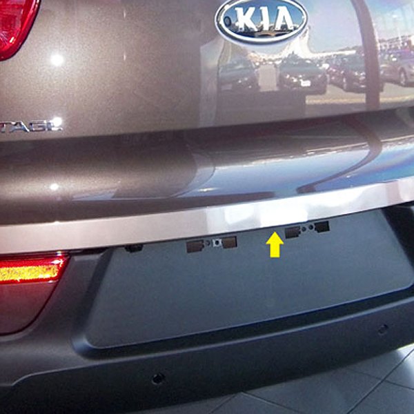 Пластиковая накладка на заднюю дверь. Накладка багажника Kia Sportage 3. Накладка на крышку багажника Киа Спортейдж 3. Kia Sportage 2012 накладка задней двери. Накладка на багажник Киа Спортейдж 3.