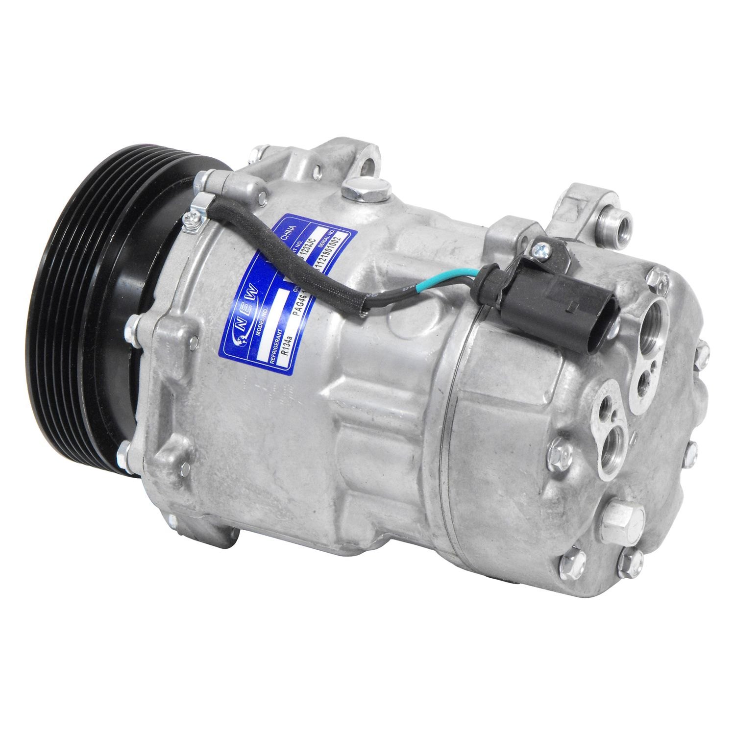 UAC® Volkswagen Beetle 2001 A/C Compressor Assembly