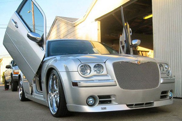 Vertical Lambo Doors on a Chrysler 300 @navarro_345v8 Installed by Ver –  Vertical Doors, Inc.