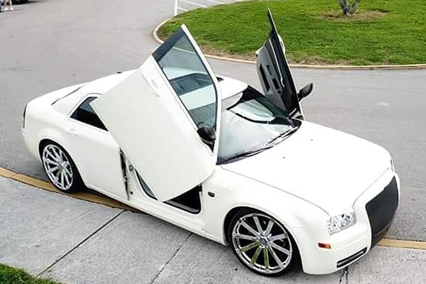 Vertical Lambo Doors on a Chrysler 300 @navarro_345v8 Installed by Ver –  Vertical Doors, Inc.